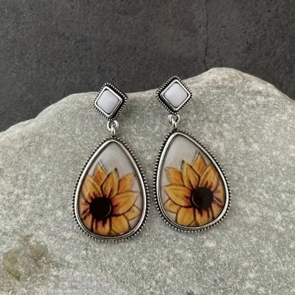 Water Drop Shape Earrings With Sunflower Shape Pattern.